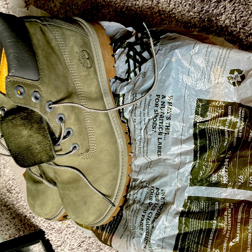 Reposting-Barely worn Army green Timberland boots